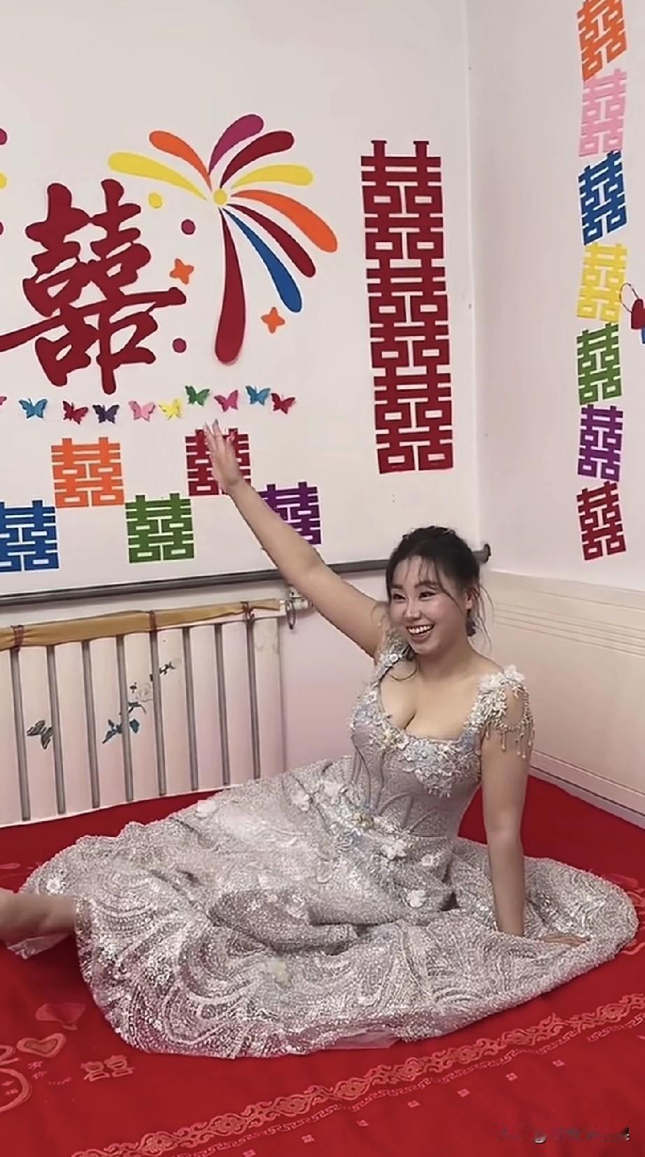 这些新娘甜美的笑容真的太美了,特别是开怀大笑的样子,像一朵向日葵🌻花朵一样。