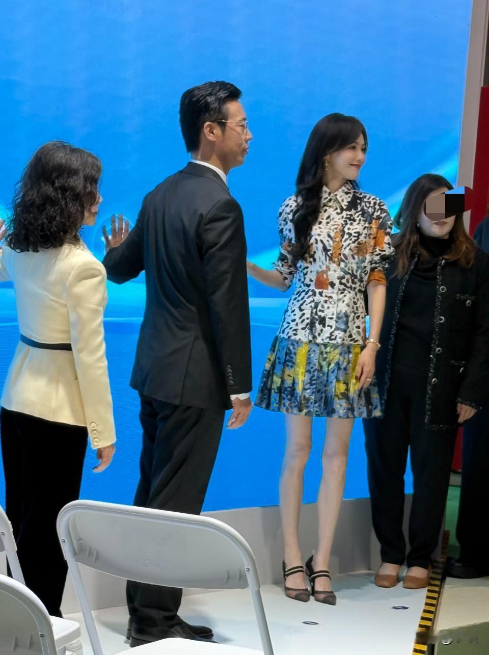 进博会见到唐嫣啦！说实话这腿有点吓到我了！！很多人估计现实中没见过明星明星