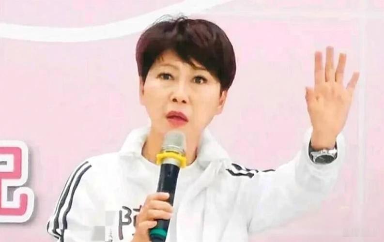 陈亭妃6日把台南竞选总部核心名单亮出来：赖清德挂名“荣誉主委”，黄伟哲当主委，邱