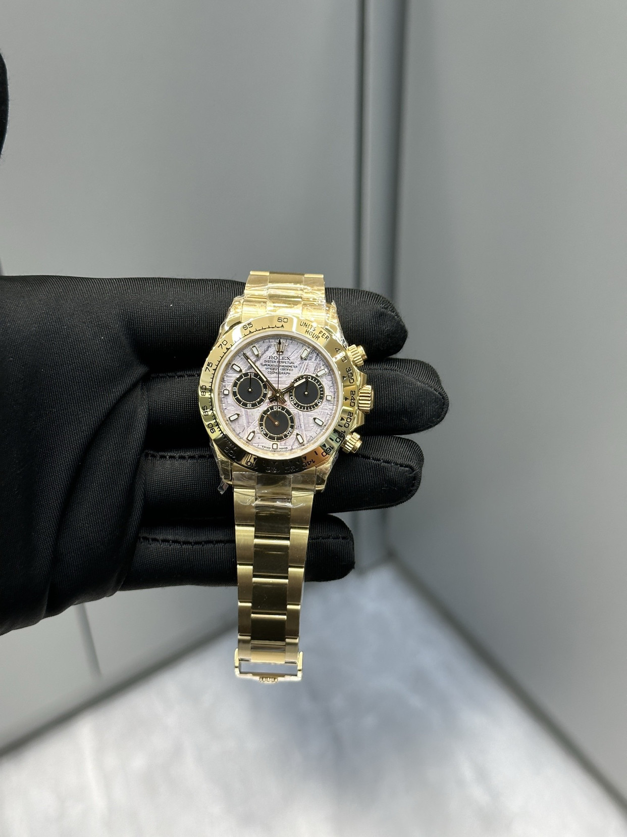 当腕表遇见星辰：劳力士陨石面迪通拿在名表的世界里，劳力士迪通拿本身就是一颗耀眼的明星。而当它遇上了真