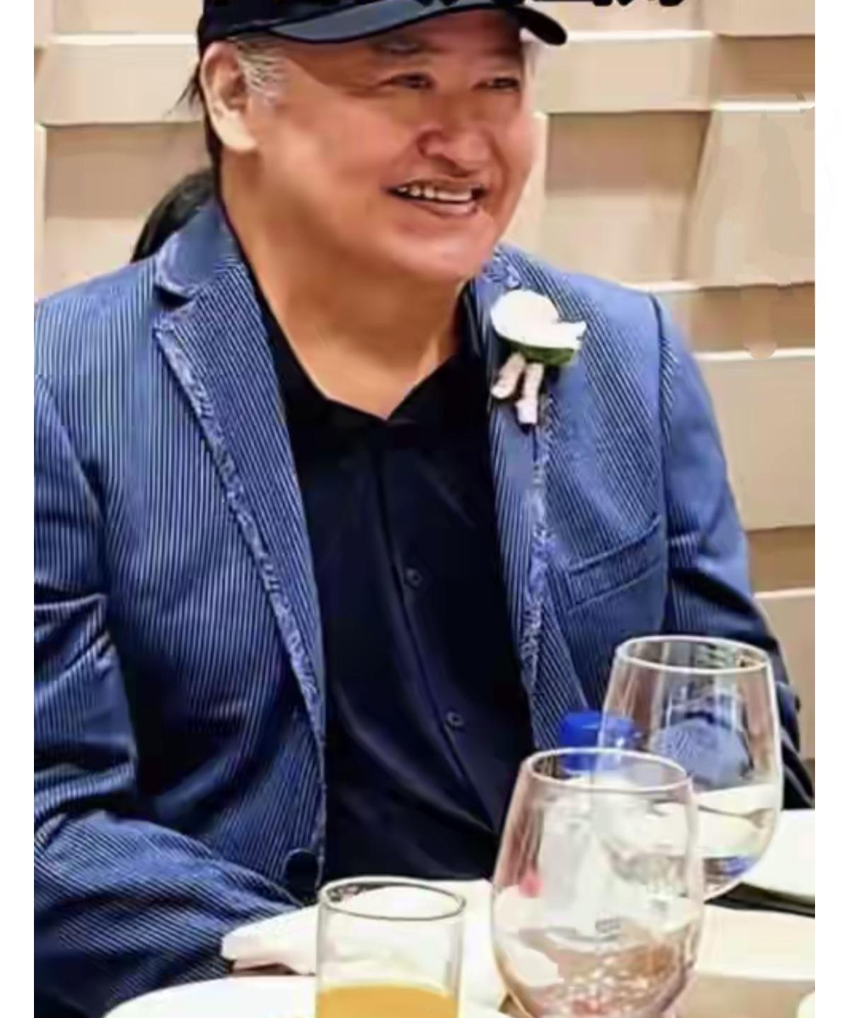 听到刘欢老师去世的消息，感到非常意外。上次他出现在大众媒体前面，还是他女儿出嫁的