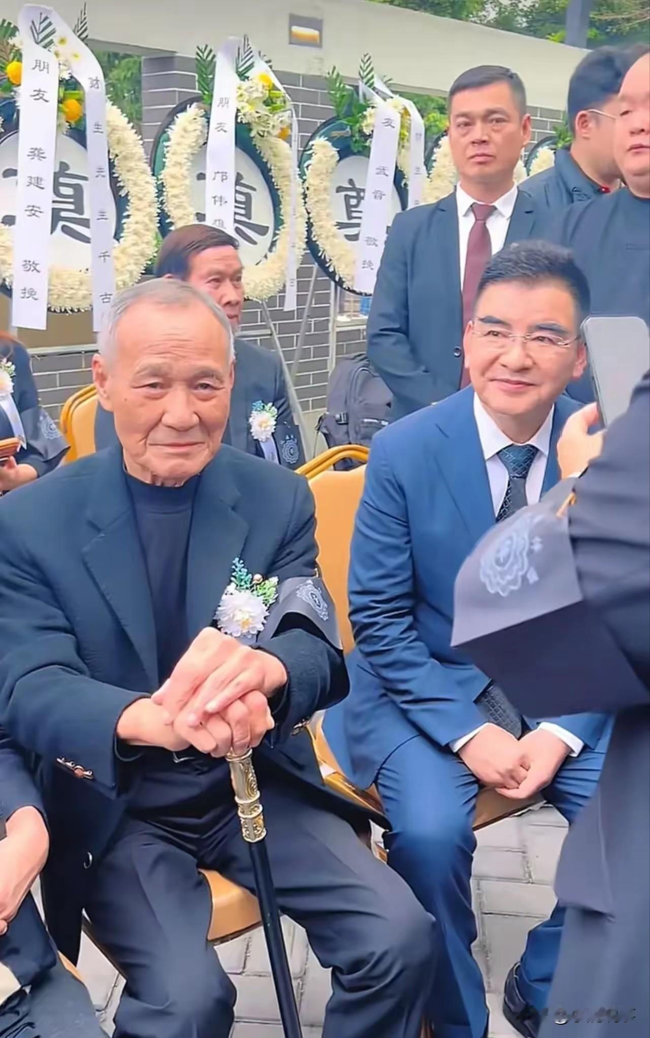 梁小龙追悼会现场，陈光标这个名字让我愣了一下。一个做慈善的企业家，怎么会出现