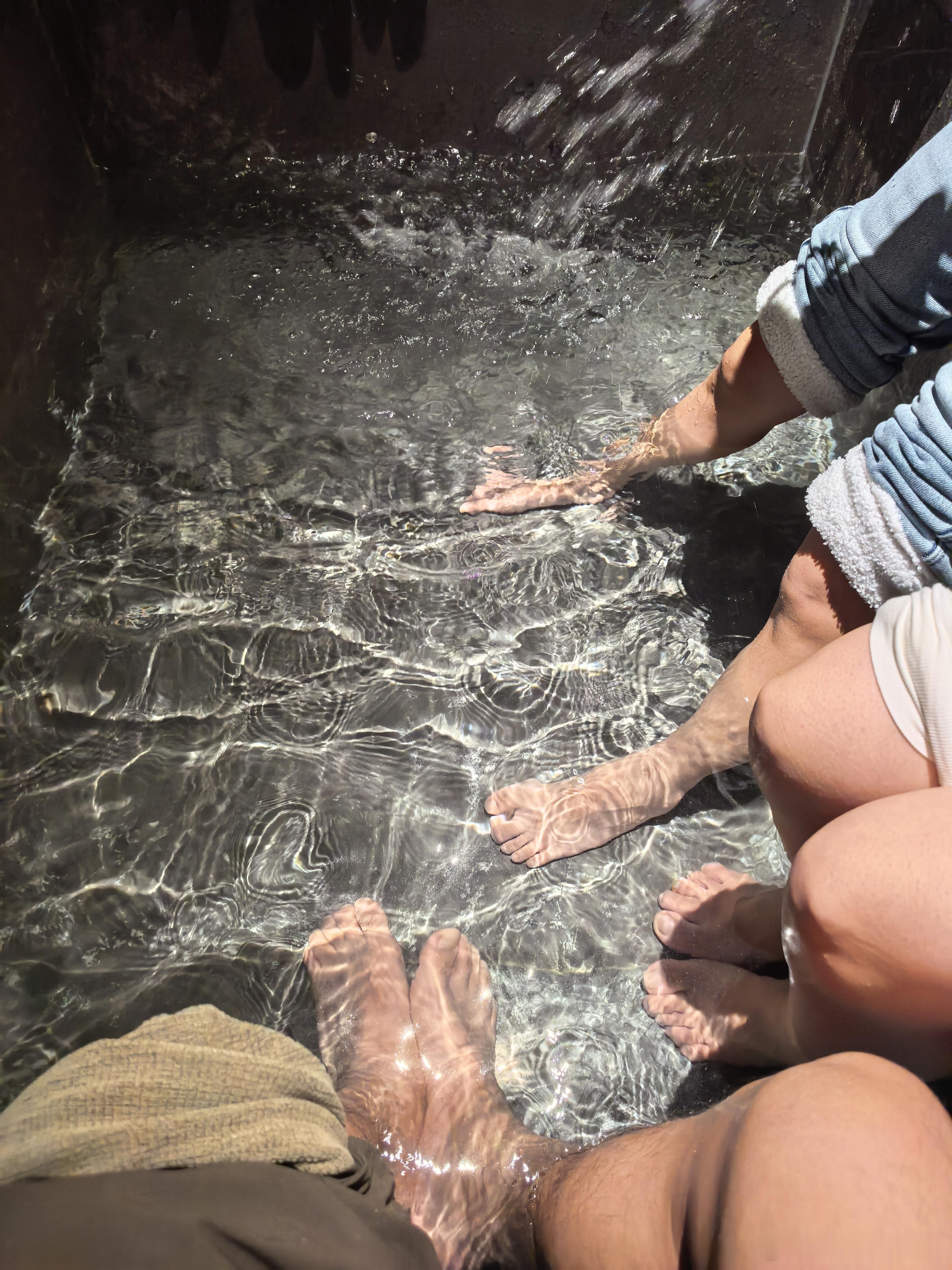 不花钱的温泉水，泡着就是舒坦