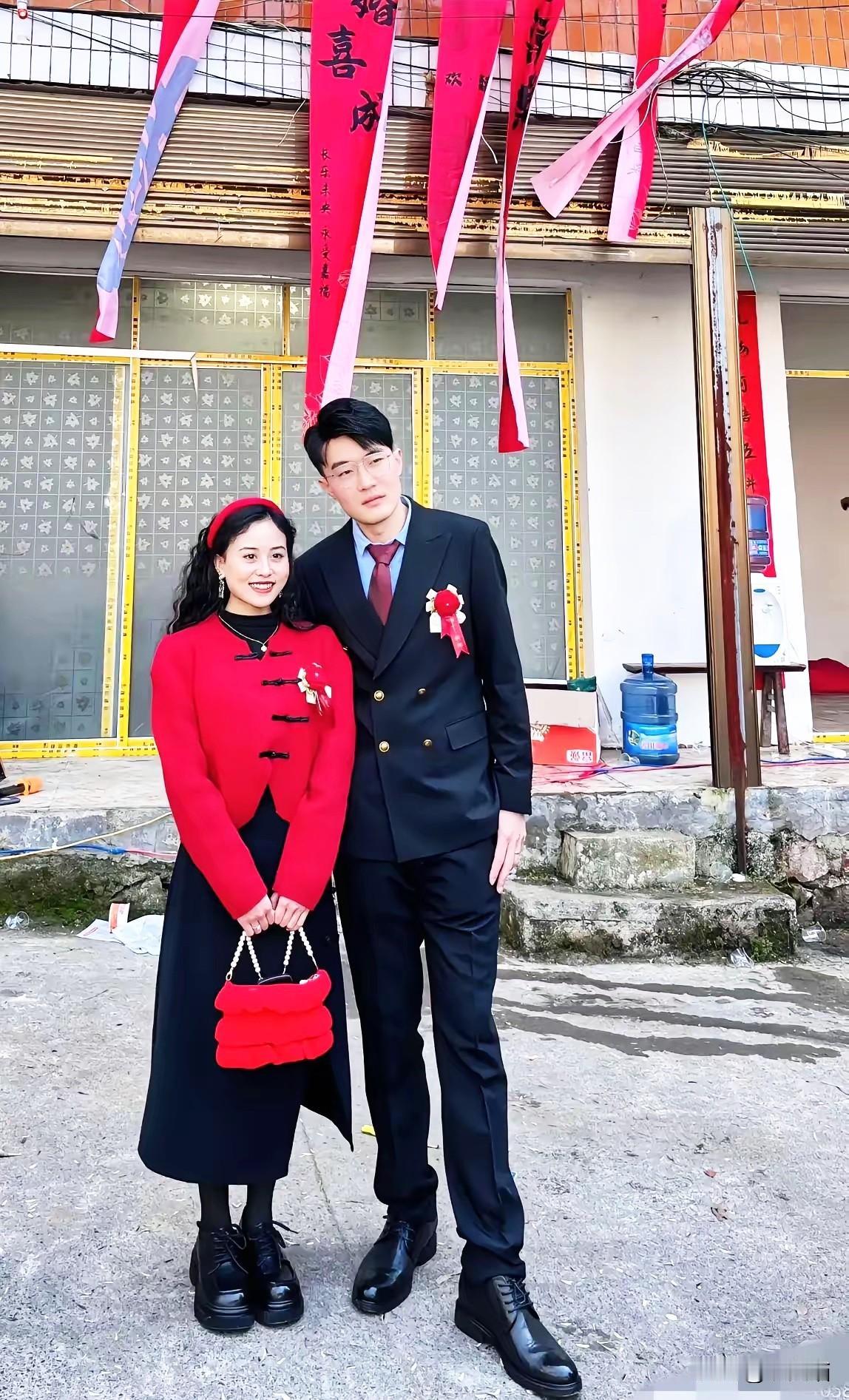 昨天参加的这场婚礼，简直颠覆了我对“结婚排场”的认知！新郎是公务员，新娘是重