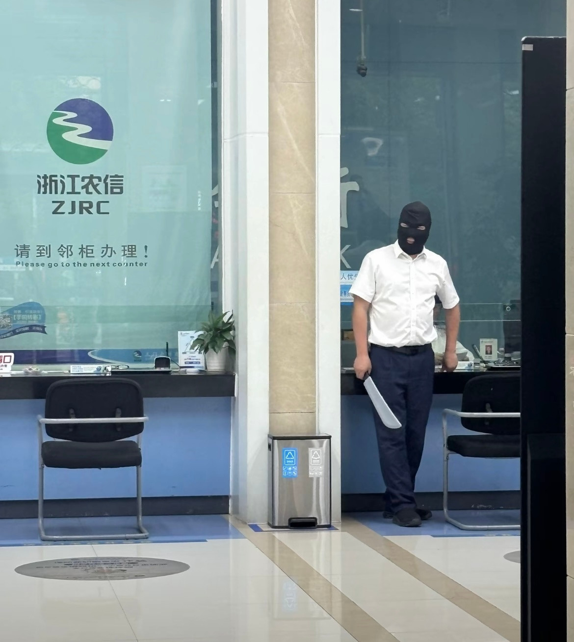 谁说中国没有好演员！银行人不语，只是一味的转发哈哈哈哈哈哈哈哈
