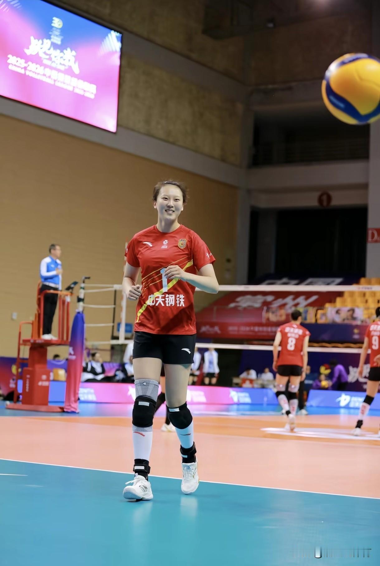 范泊宁是还未开锋的“神兵利器”。排超联赛连续取得首发出场的范泊宁虽然在最近几场比