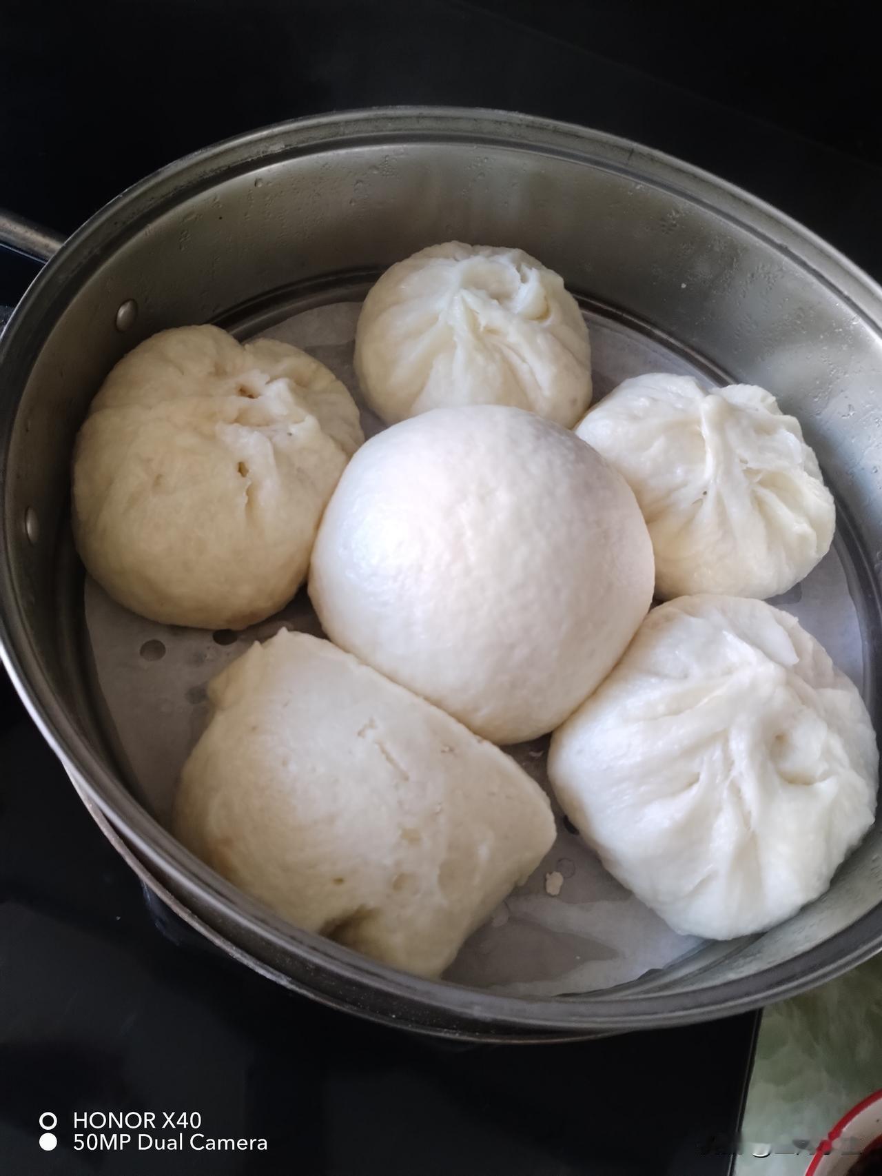 今天东北又降温了，零下20度，我打算哪也不去，在家躺着。老公说他待不住，9点