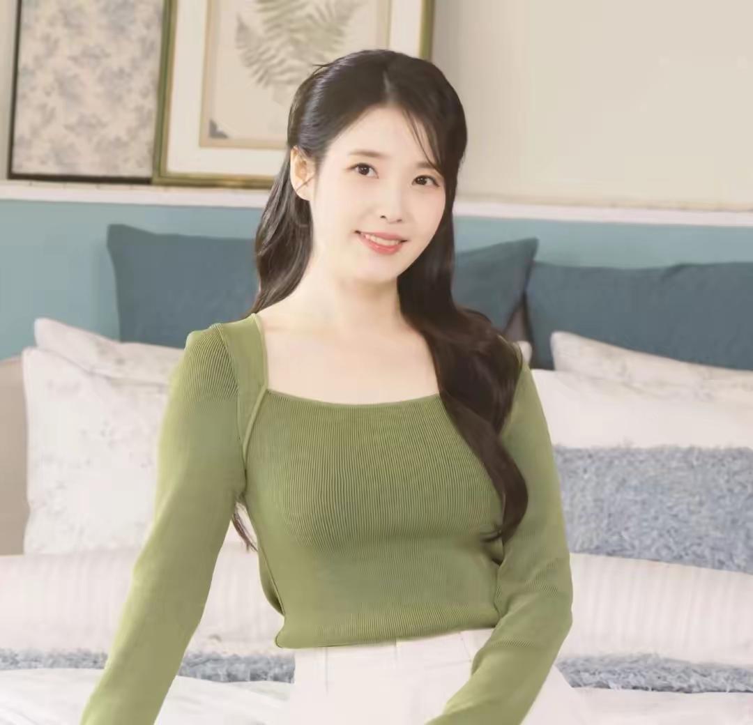 IU李知恩的简洁穿搭，把女神范完美的呈现出来。精致女神范穿搭气质型女生穿搭气