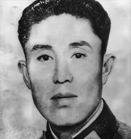 1983年，郑洞国的前妻想复婚，郑洞国的子孙都同意，但郑洞国却摇头拒绝：“她来了