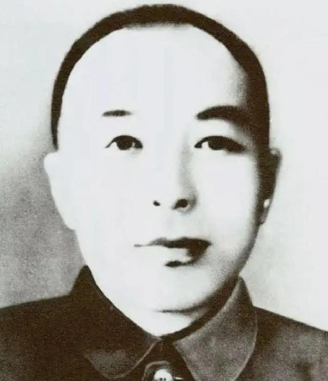 1946年，抗联将领李兆麟赴年轻女子家做客，喝茶后觉苦涩，警觉道，“这茶不对劲！