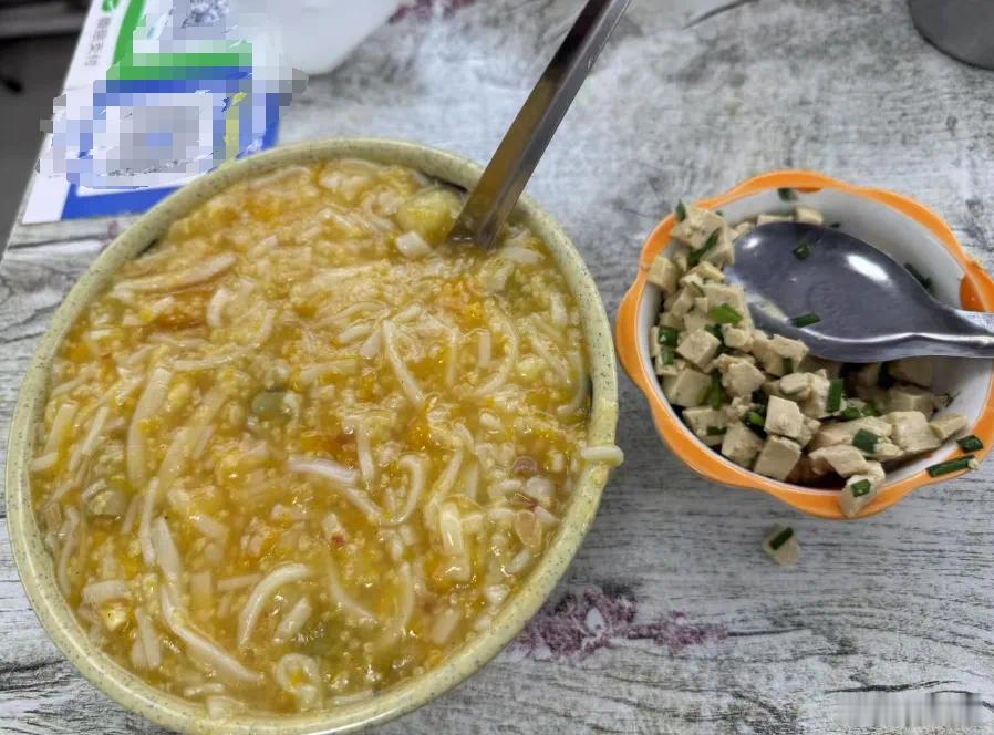 这个山西菜饭你们吃过吗？小米土豆面条南瓜玉米豆角，顶级碳水盛宴！只要五块，超好吃