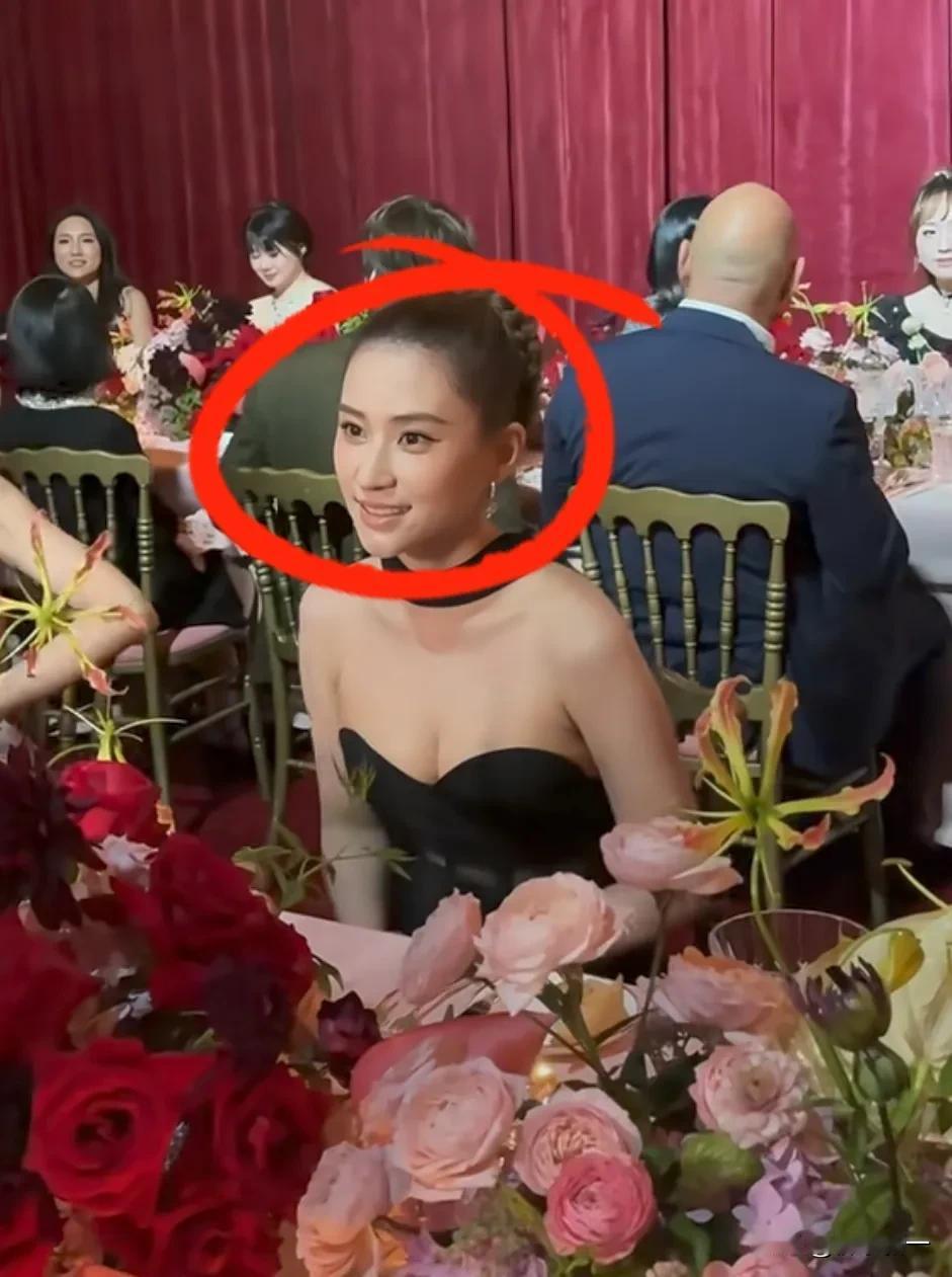 我的天，两级反转啊！窦骁不是赘婿，何超莲才是“捞女”啊。向太一则发言直接揭开