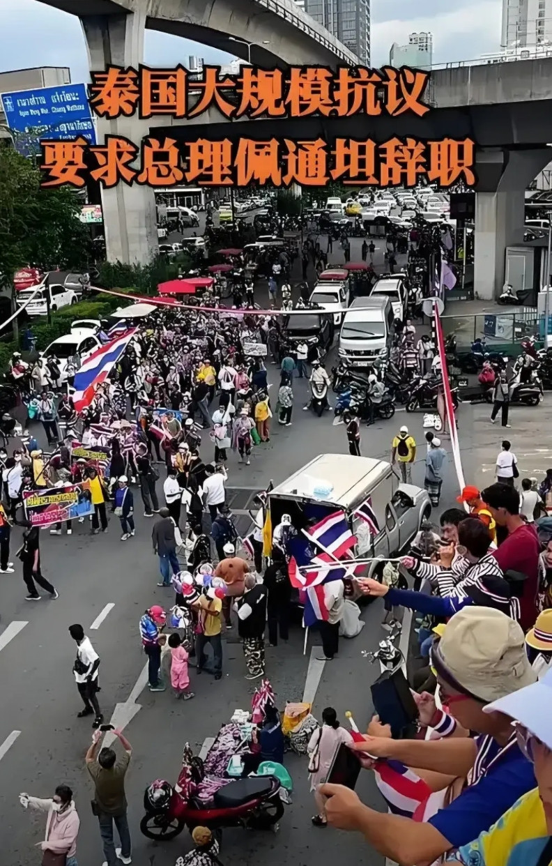 泰国也乱了！巴沙尔来了趟中国，回去后国没了，武契奇来了趟中国，国内游行示威不停
