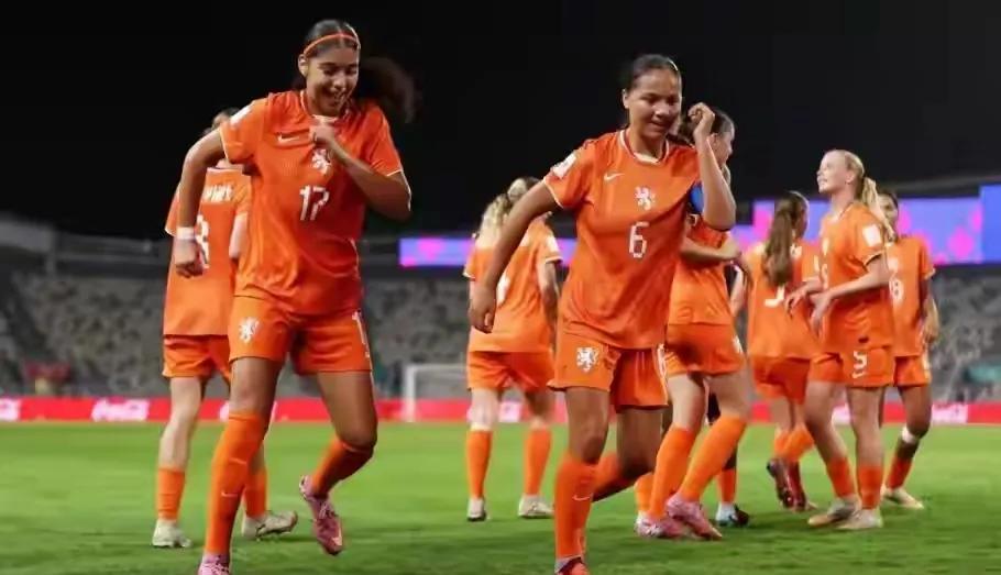 正宗黑马，荷兰U17女足首次晋级世界杯就闯进决赛，荷兰U17女足半决赛1比0墨西