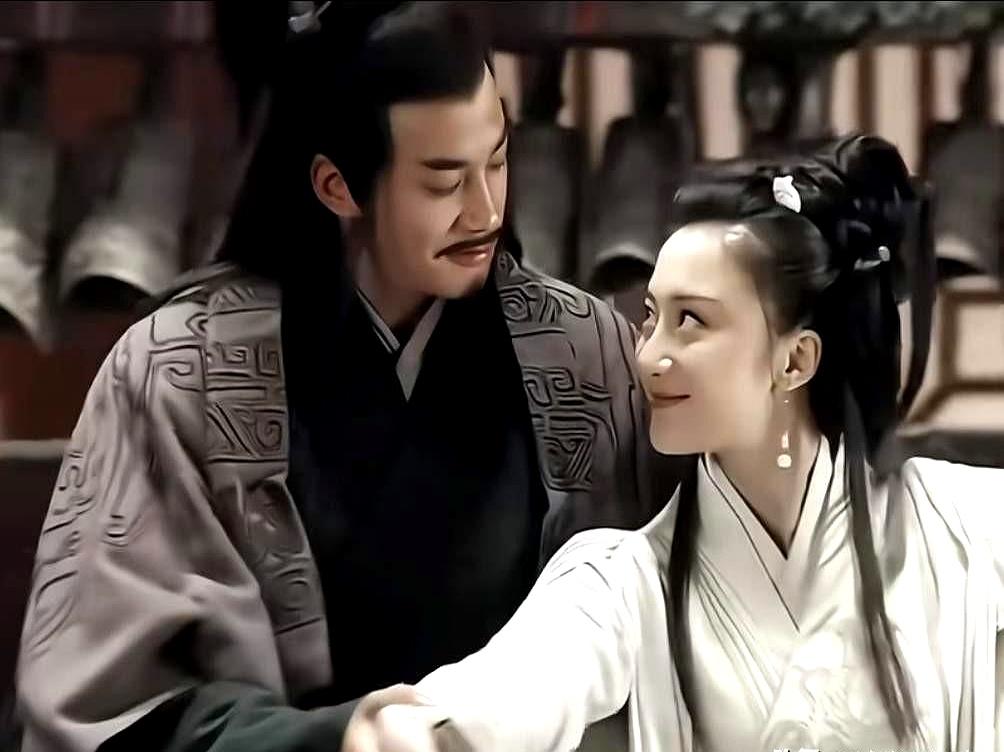 霸王虞姬要同台啦！何润东当年演项羽，穿真实铠甲做单手拎人等高难度动作，气