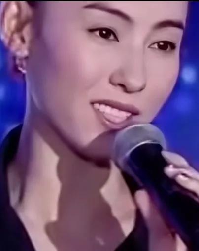 《少年的疼与暖：谢振轩的懂事里，藏着单亲母亲的光》谢振轩的故事，像一面镜子