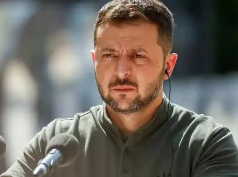 乌克兰的“绝路”之选：泽连斯基签署战时延长法案，背后隐现深刻危机……麻烦看官