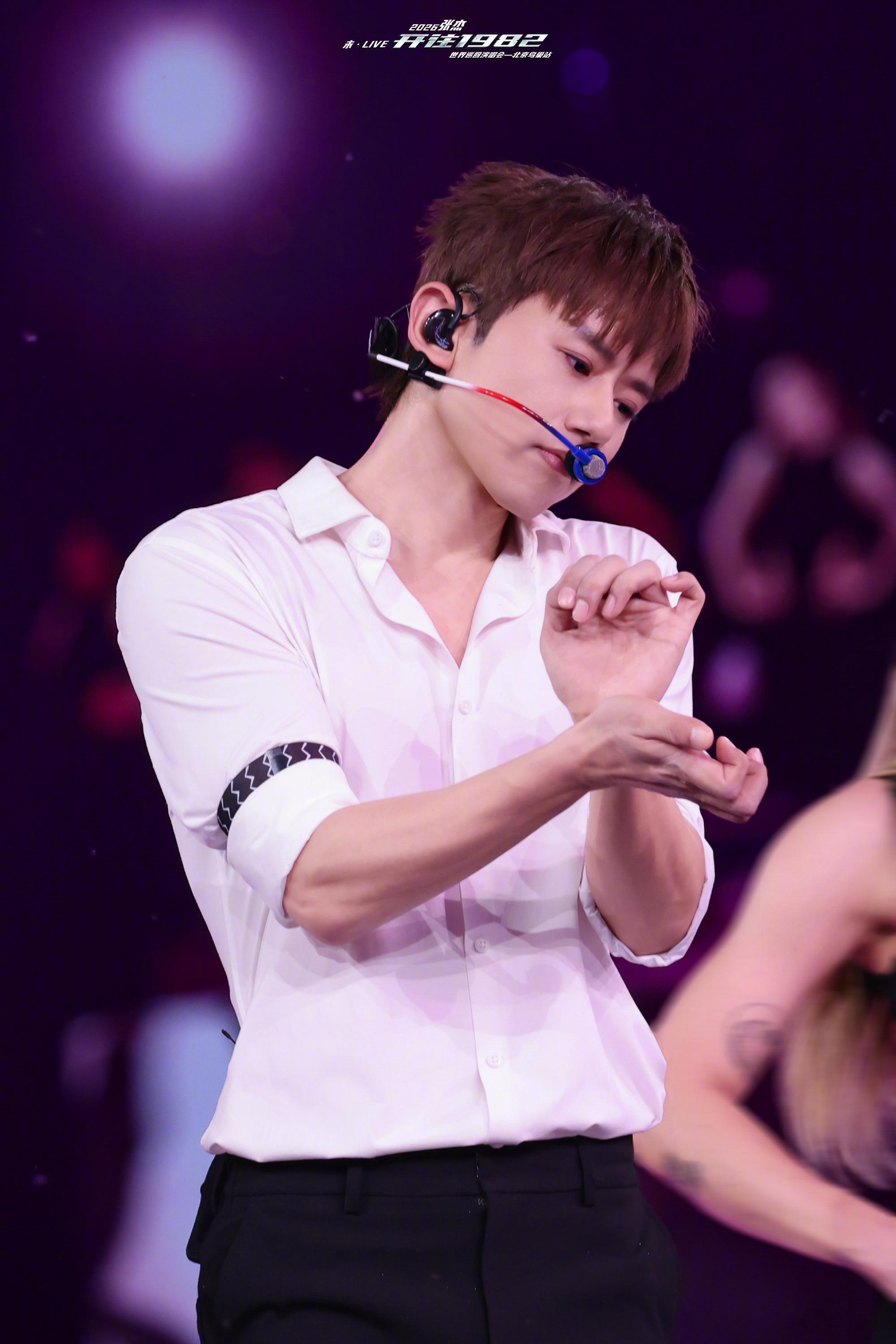 张杰今天换了好多歌今晚张杰鸟巢演唱会直接把限定歌单拉满了🔥《OneChanc