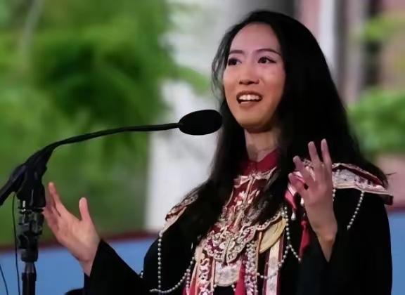 美国不要的，中国也坚决不要！美国哈佛大学毕业典礼上，中国留学生蒋雨融曾代表毕业生