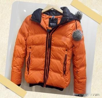 原来又到了呛呛羽绒服的季节每年到这时候就会想起我第一件羽绒服，刚上班时候单位