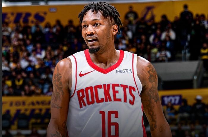 塞拉斯亲口承认：他回来了，但我不打算多用他。火箭更衣室刚传出消息。芬尼-史密