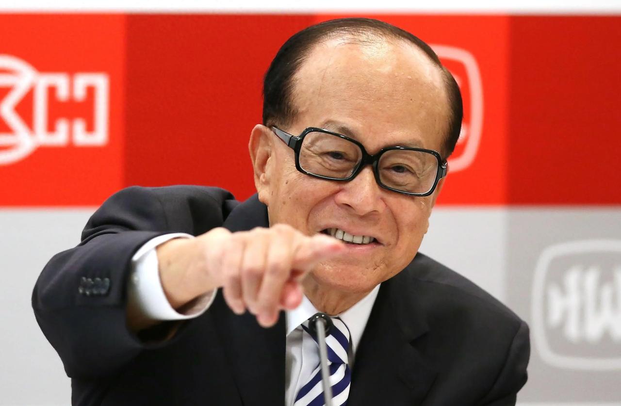 98岁李嘉诚又被造谣去世了！长实集团火速出面辟谣。10月15日，有传言称，现年9