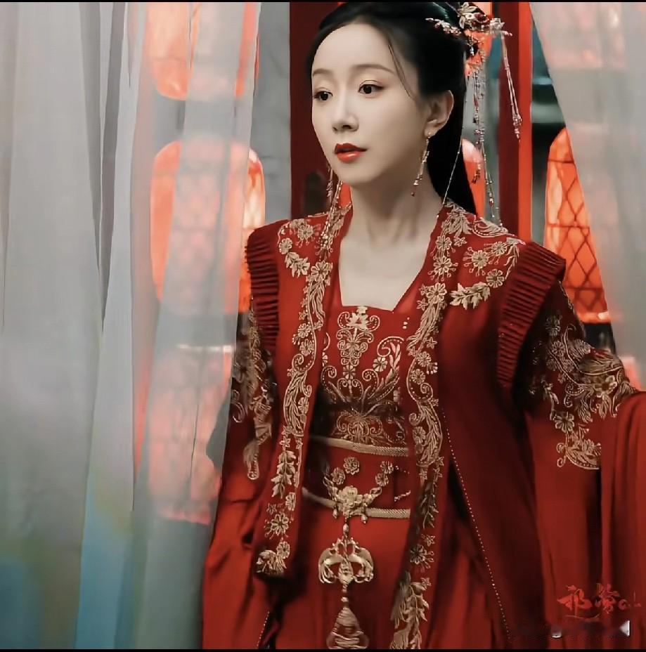 李倩在《逍遥》中客串了，评论里都在说她脸上的痣不见了。大家就别再提痣的事儿了