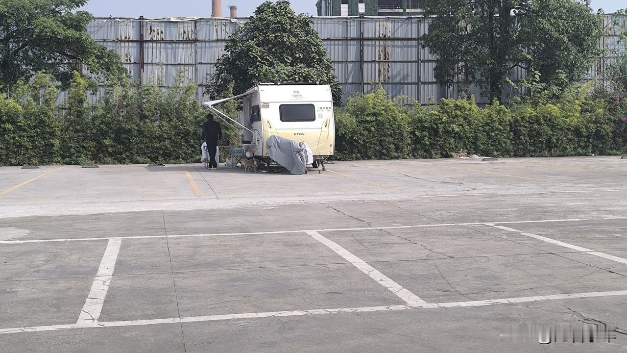 看来广西北海是动真格的了，这样的露营车以后，在北海旅居可不好过了。广西北海这个