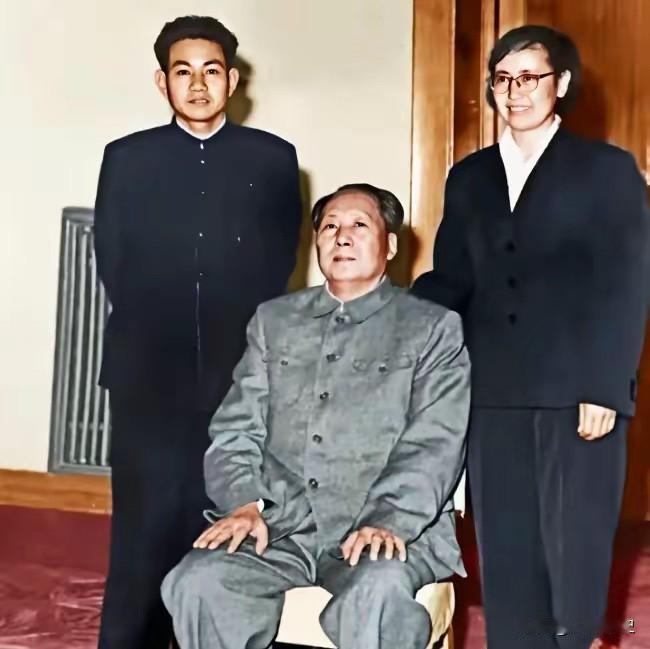 主席哭着送他《七律·长征》，他却被关进监狱，老一辈的革命情谊看哭了1970年