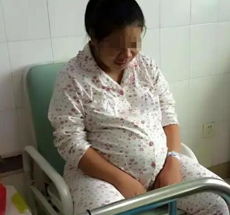 50岁的婆婆怀孕执意要生下小孩，媳妇劝了一句“年纪大生孩子危险，以后抚养压力也大