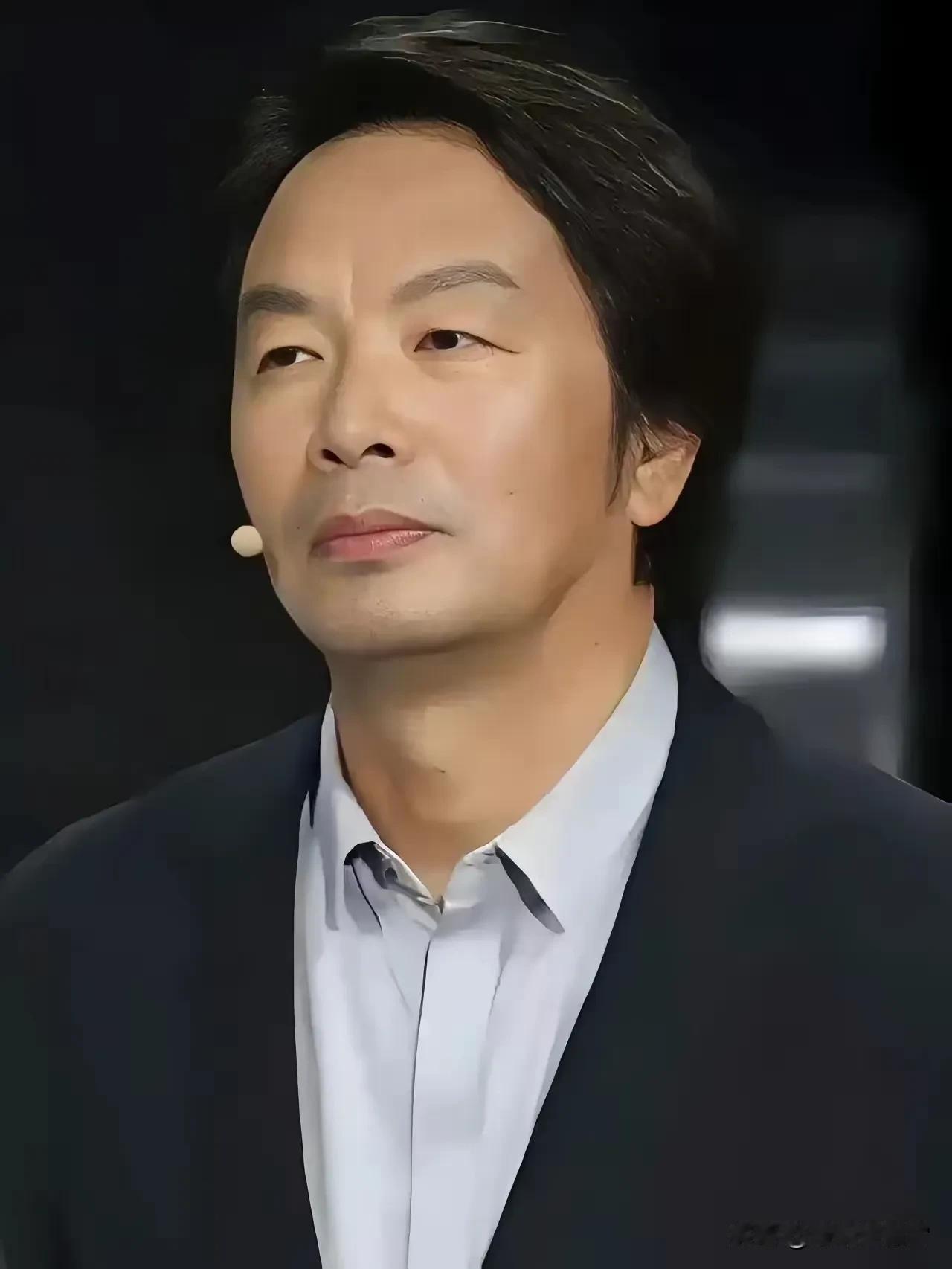 刘震云说：“我在沙漠给你一瓶水，到城里后，你买了一瓶水还给我，说我们两清了，这就