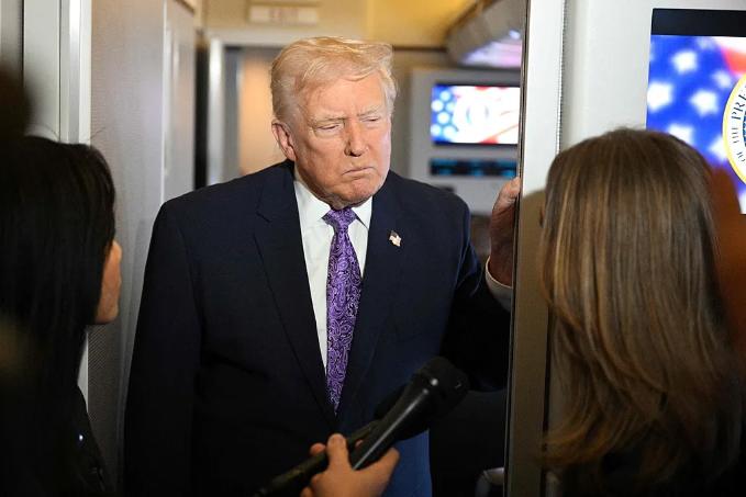 谈判结束，泽连斯基很开心！ 这场让他喜上眉梢的会谈，发生在11月30日美国佛