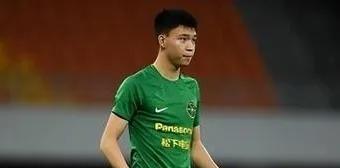 孙继海杨晨当年转会欧洲都已经是成熟的年龄，并且直接去的是五大联赛的一线俱乐部，所