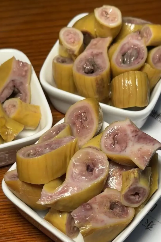 福建的朋友们出来介绍一下这是什么美食？感觉像大肠吃起来脆脆的第一次见有