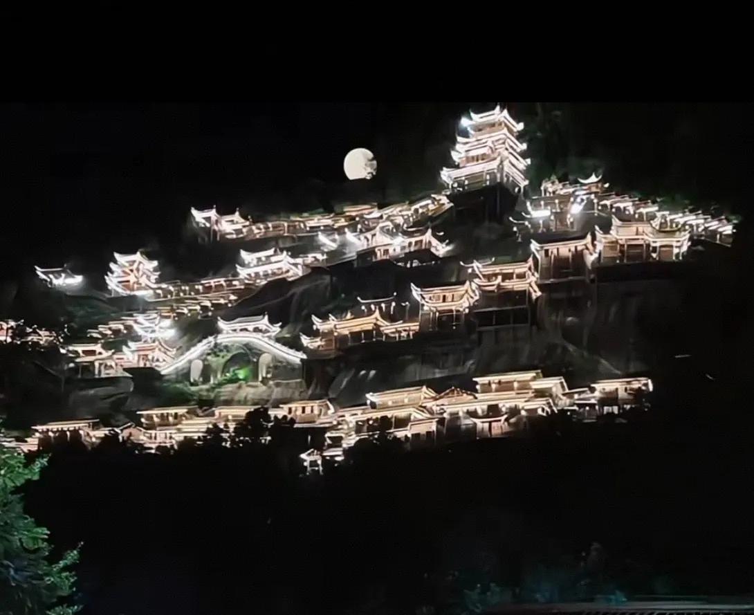 在拳头面前，主义很软美国以加关税为由，把世界踩了个遍。当然中国从自己的实力出发