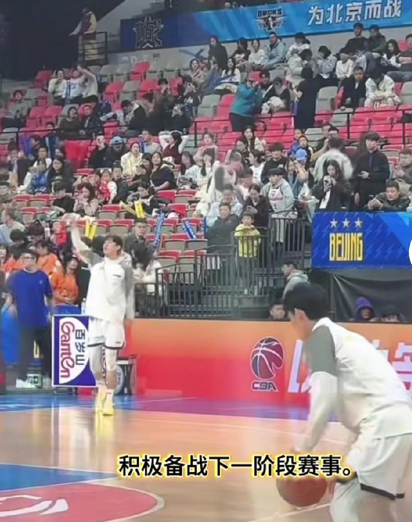 徐杰和奎因开始训练，但配合之前的视频，这能说明什么问题？自媒体应该太着急，还