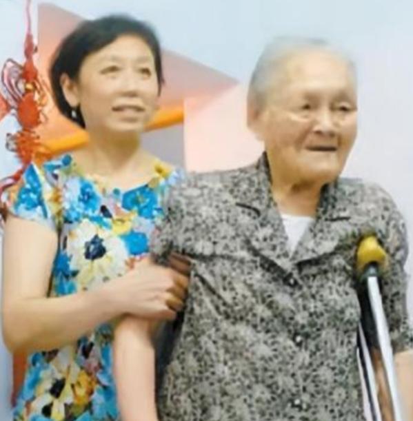 1966年，一对干部夫妻被带走，临走前，他俩将保险箱的钥匙塞到47岁保姆手里，红