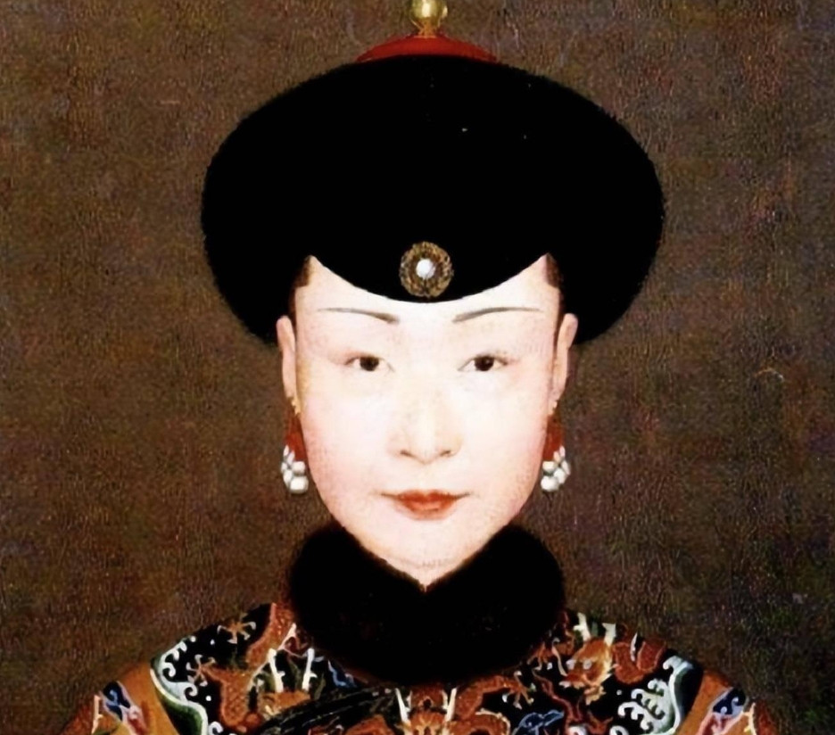这天，49岁张作霖，被8名日本人请去吃饭。他嘻嘻哈哈刚要坐下，怎料，1个老头突然
