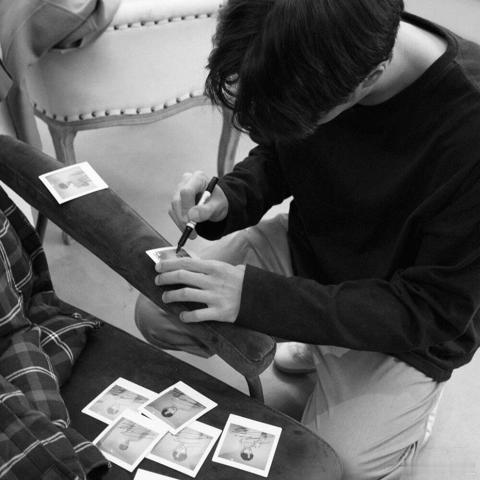 发量王者，从上面任何角度都看不到发缝！早上好～​​​