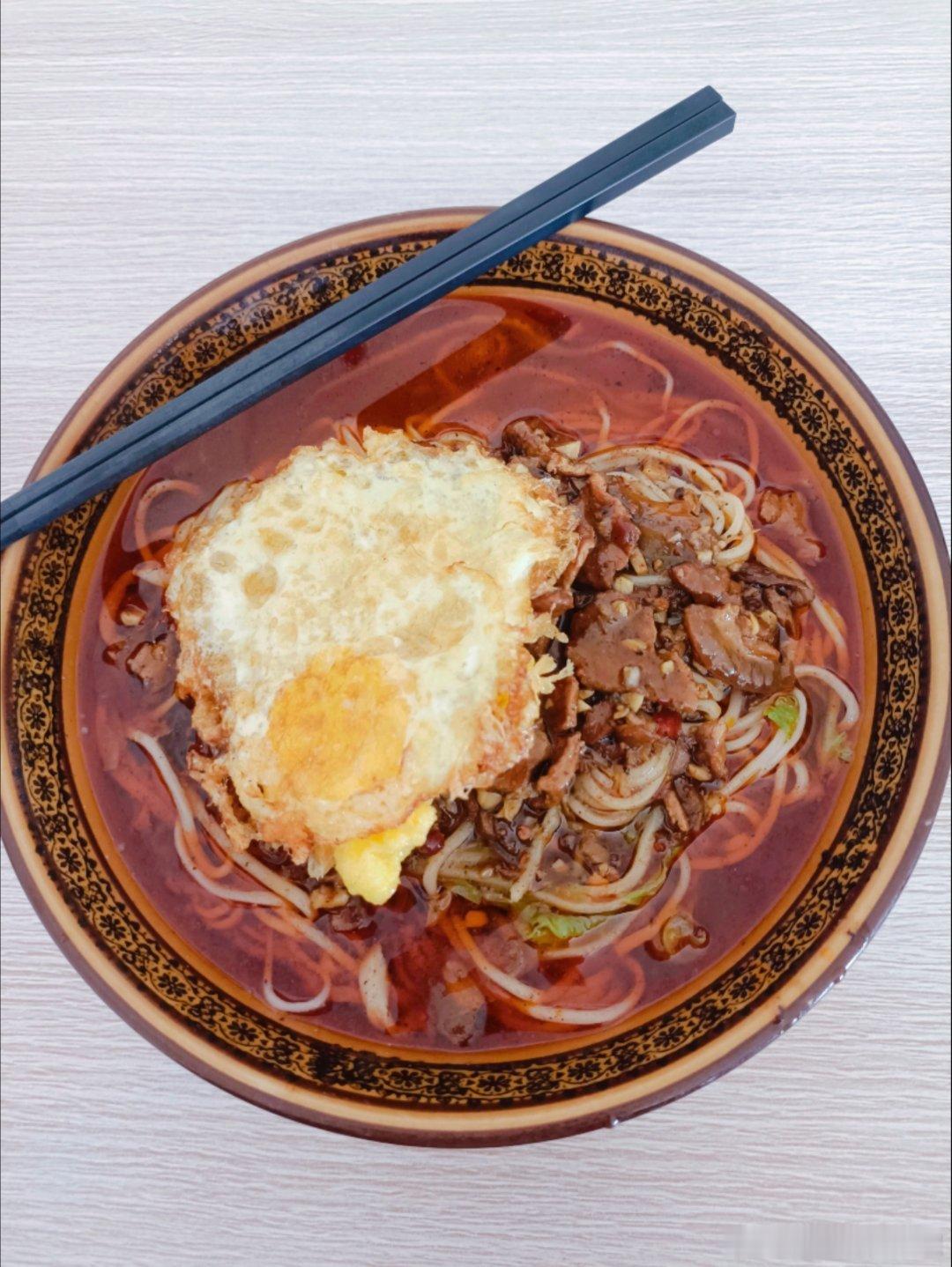今天午饭，大肉臊子面!​​​