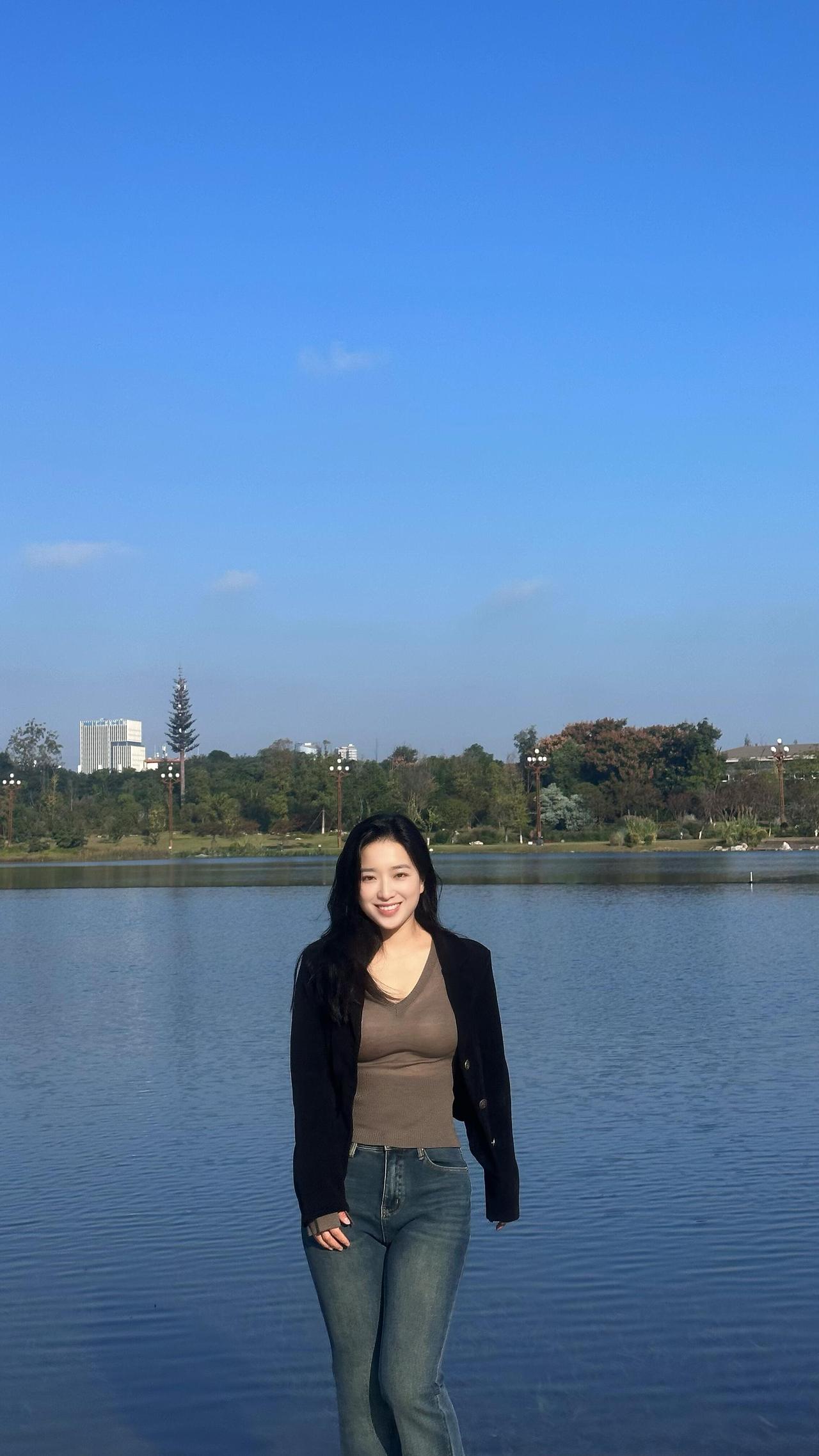 建议你晒一晒秋天的太阳,它的温度约等于,人类的拥抱,如果没有人可以抱抱,那就去晒