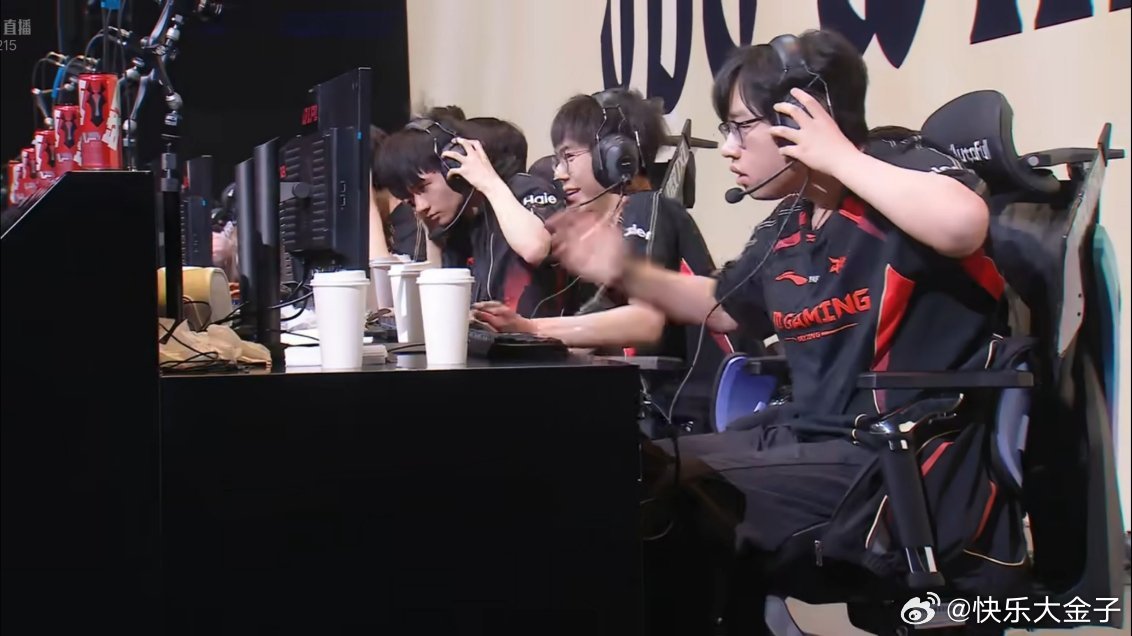 JDG2比1拿到赛点，Junjia巨自信，两板斧拎起来逮谁砍谁！大王苏醒进度…