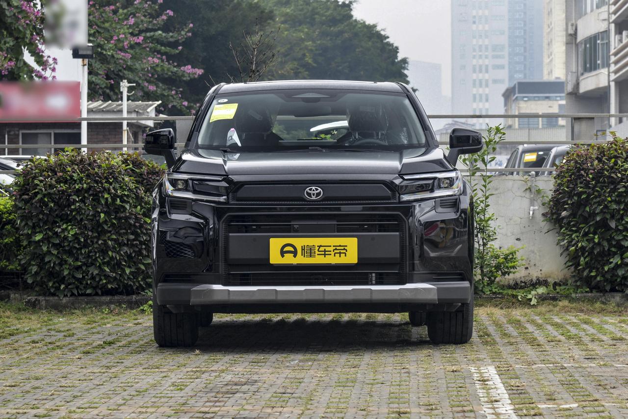 RAV4这次换代，真不是以前那辆“买菜车”了！开起来底盘特扎实，过减速带不再“哐