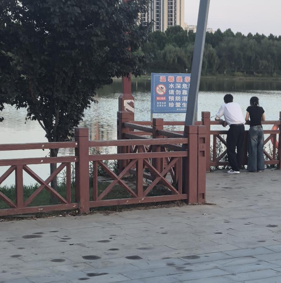 外甥女哭的撕心裂肺。都怪我这个舅母当时没有给男孩子说明。外甥女人长的太过精巧，