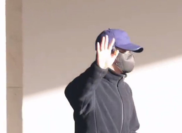 邓为的热度还是高啊，一个素颜自拍，再加上一个“失踪人口”回归的话题，就冲到热搜榜