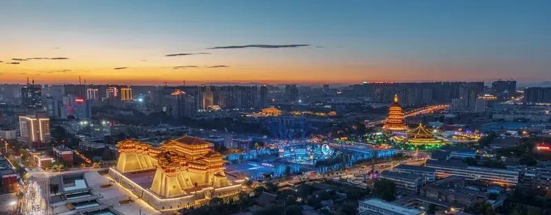 十三朝古都、二线城市洛阳，也就是神都，今年夏天是280年以来最热的。马路几乎都要