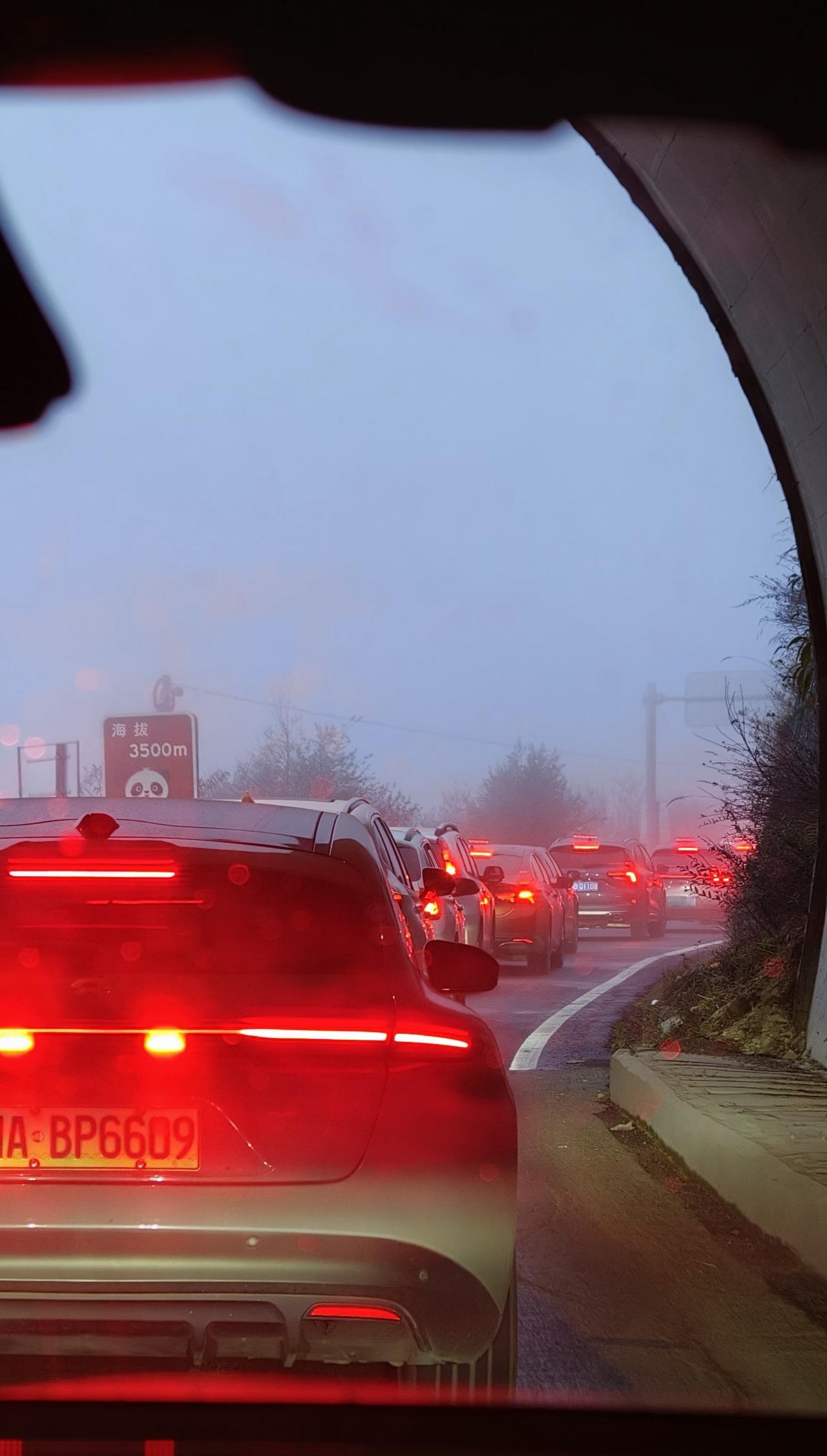 罢工去旅行｜川西我来了在大雾里穿行翻越巴朗山（四姑娘山的妈妈）据说