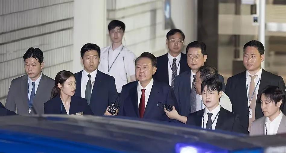 韩国总统李在明对原总统尹锡悦的恩怨是非常明显的，让人看到以后是非常的明白、明了，