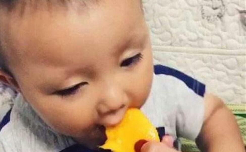 家中有婴儿的快记下, 别给婴儿吃这3种水果, 吃了2岁还不会走路
