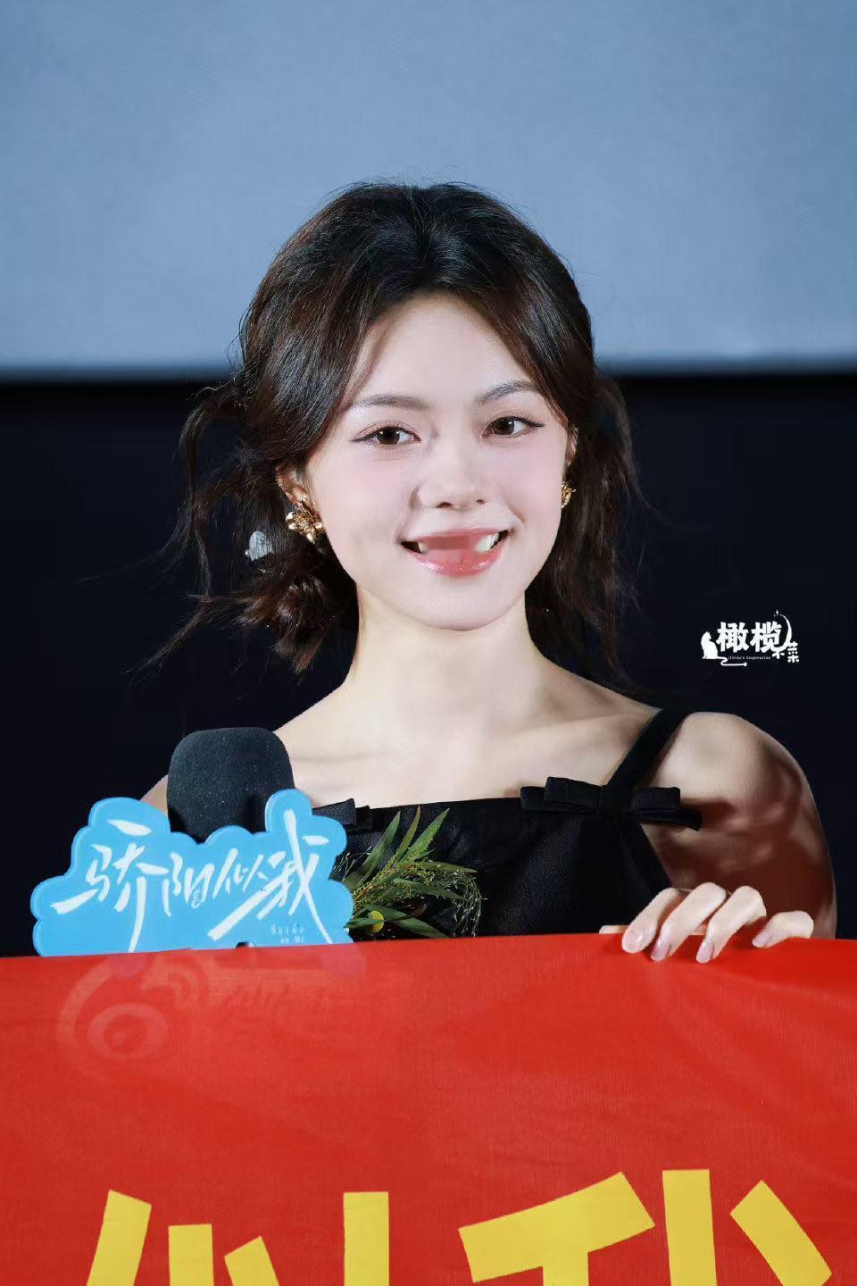 赵今麦垂耳兔造型赵今麦垂耳兔今天的造型完全是垂耳兔啊，好萌